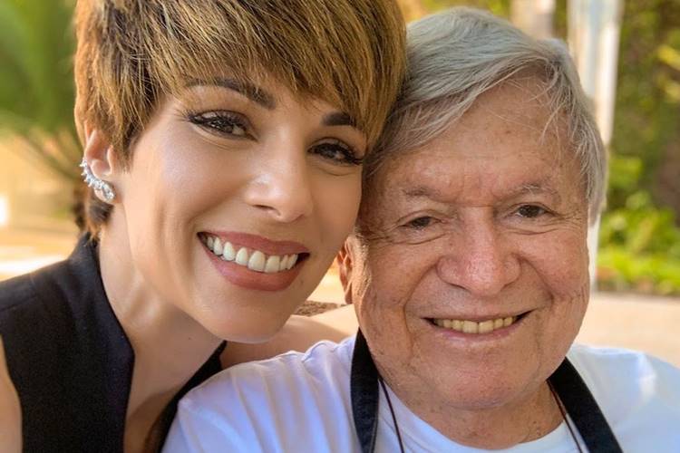 Ana Furtado posa ao lado do sogro e se declara: “Admiração”