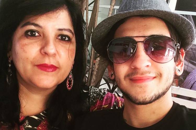 Mãe de artista mirim lamenta morte do filho e emociona a web: “Falta uma parte de mim”