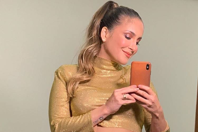 Claudia Leitte encanta ao publicar registro com os três filhos