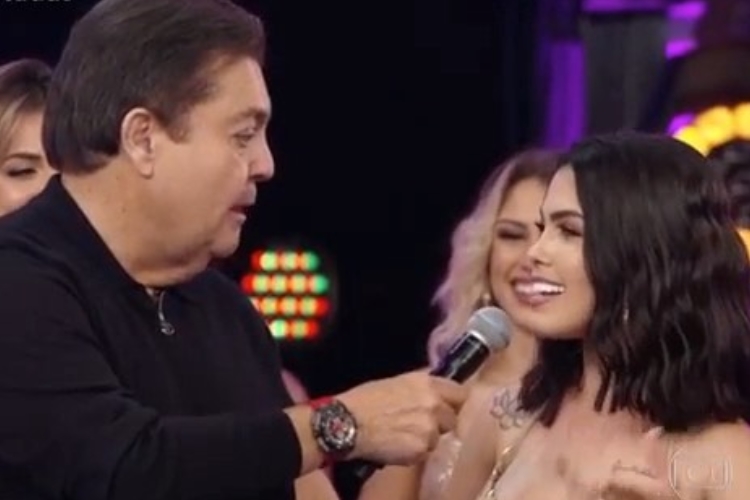Bailarina gay do Faustão promove desabafo na web e dispara: “Respeito é o que pedimos”