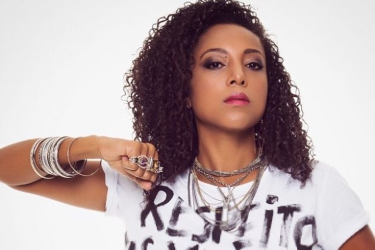 Negra Li impressiona ao postar foto do corpão nas redes sociais