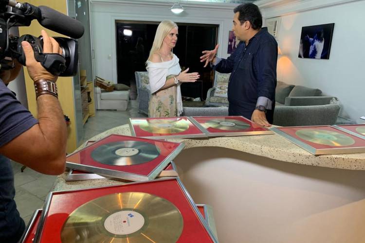 Esposa de sertanejo falecido abre apartamento do cantor e faz revelações surpreendentes