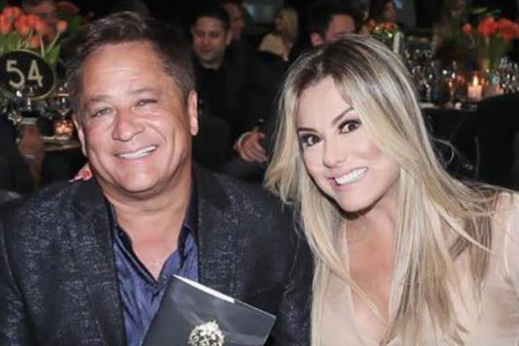 Poliana, mulher do sertanejo Leonardo, comemora o Dia dos Namorados coladinha com o cantor