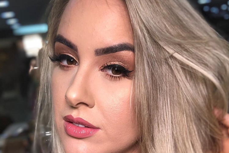 Ex-BBB Patrícia Leitte surpreende ao exibir corpo pela primeira vez em click na web após cirurgias plásticas