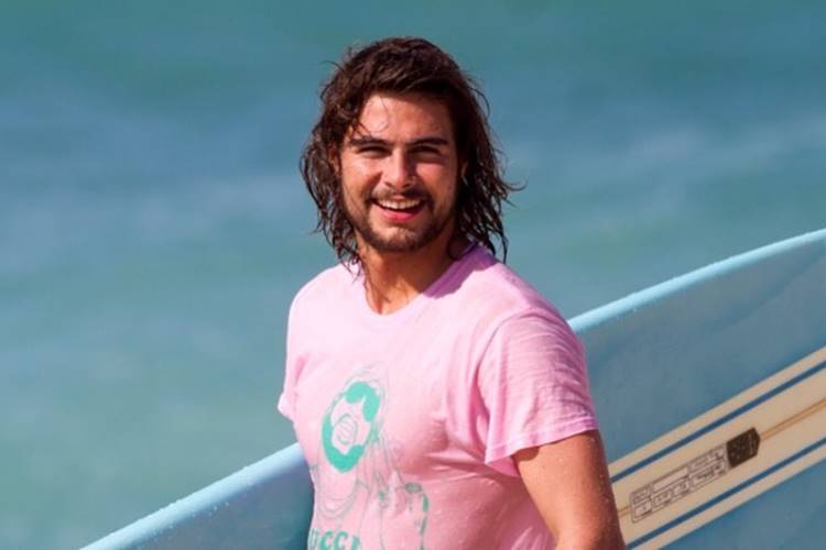 Em dia de surf, Rafa Vitti imagina momento com a filha