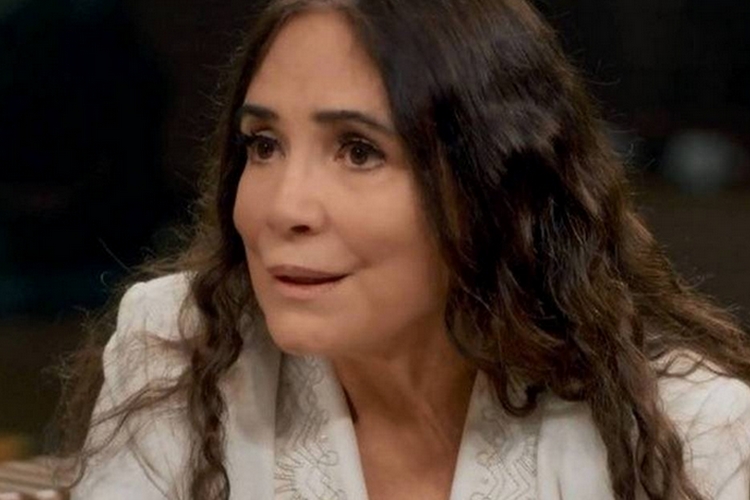 Regina Duarte anuncia decisão sobre foto polêmica com atores e crava com discurso