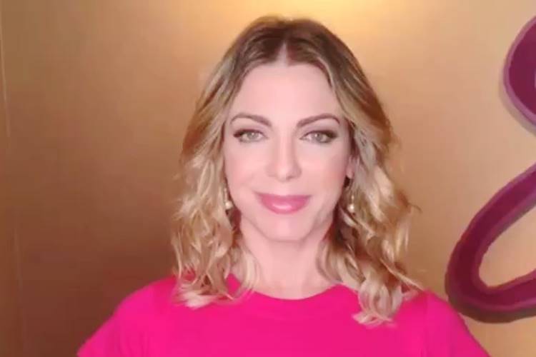 Sheila Mello faz desabafo e pede ajuda de fãs em momento difícil