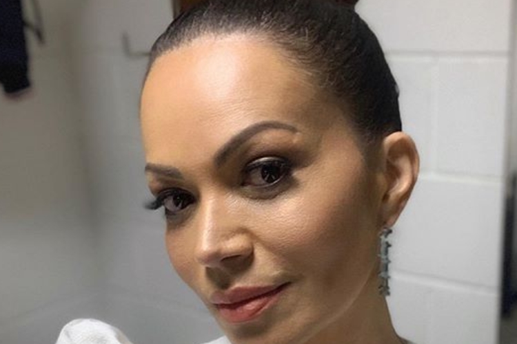 Acusada de envolvimento com tráfico, Solange Almeida vira alvo de piada pelos internautas após realizar apresentação
