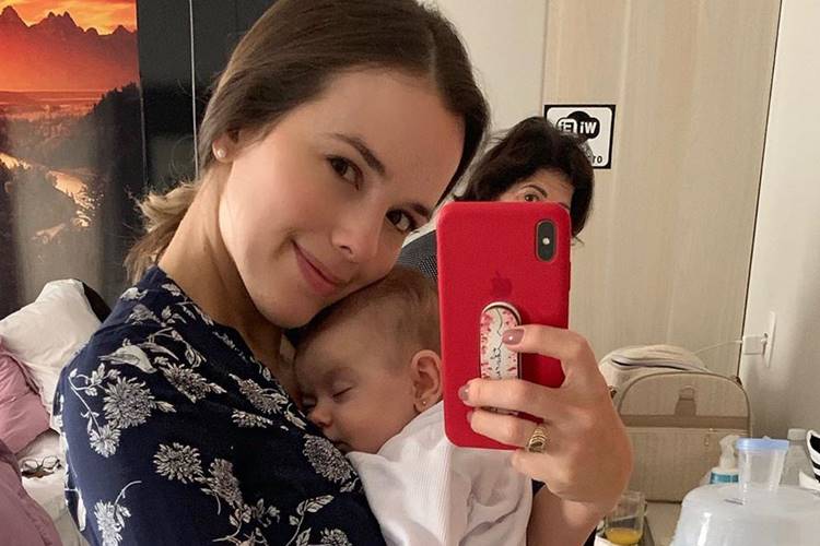 Sonho realizado! Sertaneja Thaeme usa roupa comprada há anos em sua filha Liz; confira