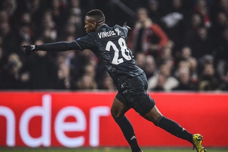 Famoso jogador do Flamengo é flagrado com nova namorada, musa destaque de conhecido reality show