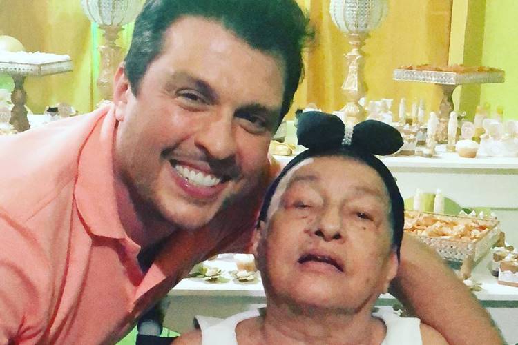 Humor de lado! Wellington Muniz emociona ao homenagear a mãe que luta contra grave doença