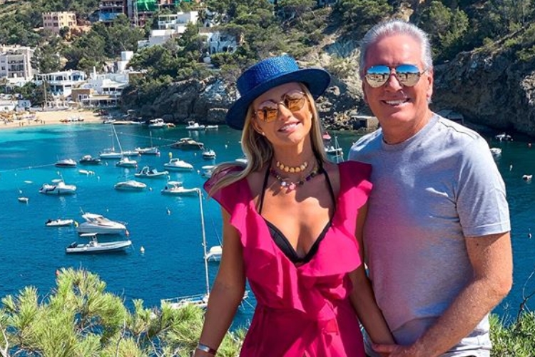 Em Ibiza, Ana Paula Siebert faz flagra inusitado do marido, Roberto Justus