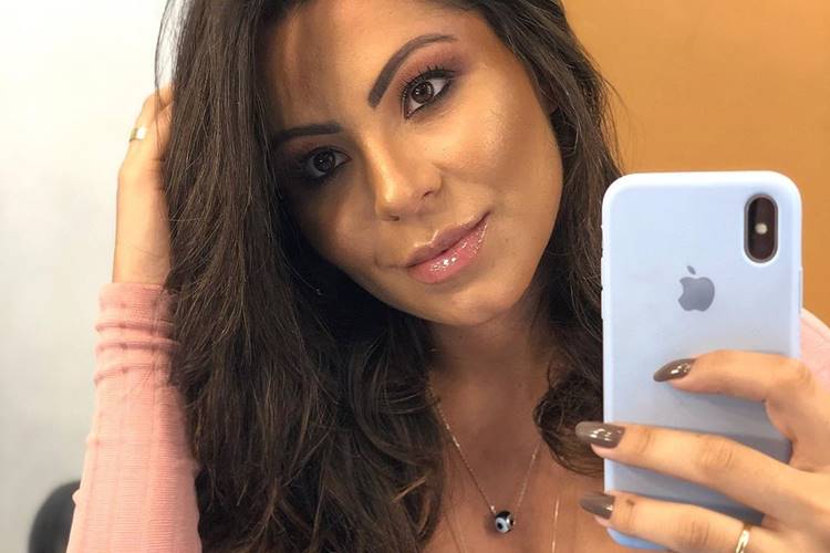 Grávida, Andressa Ferreira exibe o barrigão se mexendo e emociona internautas