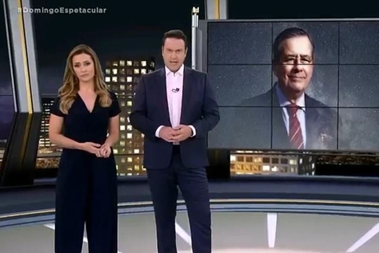 Apresentadores do 'Domingo Espetacular' homenageiam Paulo Henrique Amorim - Record TV/Divulgação