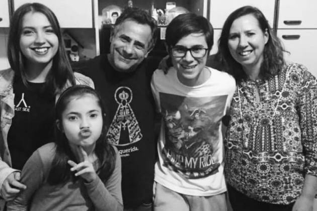 Rafael Miguel em foto com a família / Instagram 