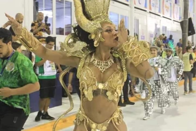 Mocidade tira modelo Rainha da Bateria e ela rebate: ‘Querem uma candidata disposta a pagar’; Saiba mais!