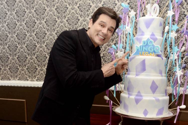 Celso Portiolli faz festão para comemorar 10 anos de Domingo Legal