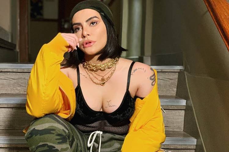 Cleo desabafa na web e rebate críticas sobre o seu corpo