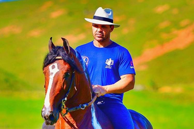 Após morte do primo, Eduardo Costa reflete na web