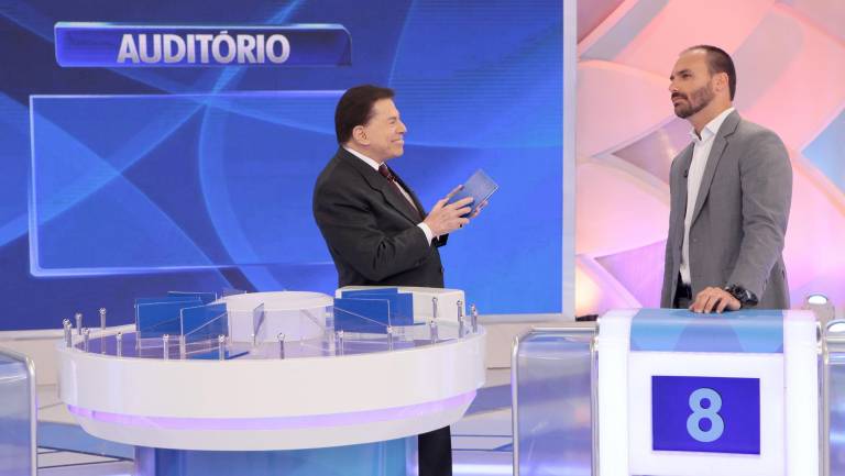Filho de Bolsonaro cria polêmica por detalhe no ‘Programa Silvio Santos’