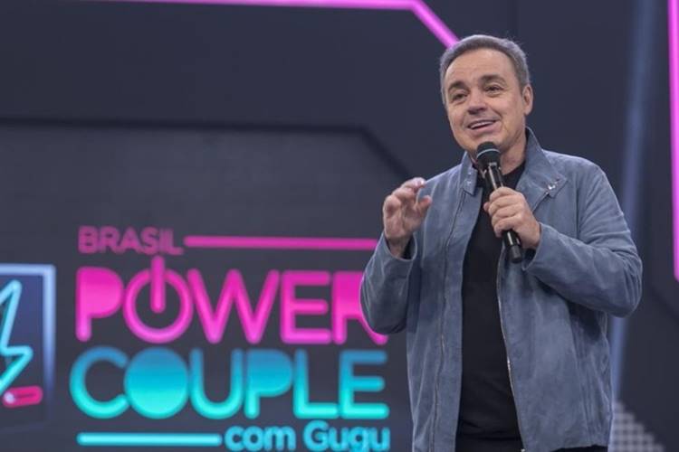 Gugu Liberato no comando do 'Power Couple' - Foto: Record TV/Reprodução
