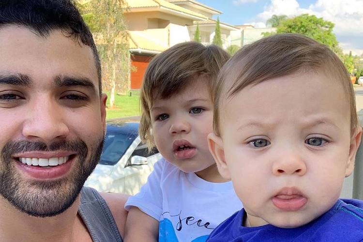 Gusttavo Lima recusa propostas para mostrar os filhos em propagandas: “Quero que eles tenham infância”