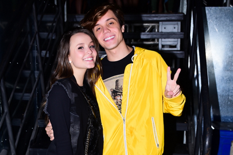 Larissa Manoela abre o jogo sobre mudanças e lamenta distância do namorado