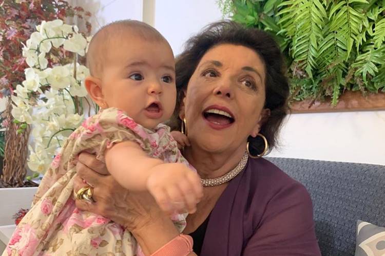 Leda Nagle celebra oitavo mês da neta, Zoe