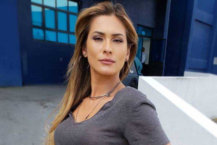 Após polêmica, Lívia Andrade rebate Antonia Fontenelle