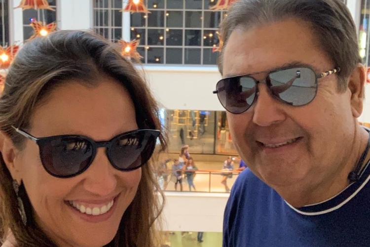 Luciana Cardoso, esposa de Faustão, se declara em click raro com os filhos