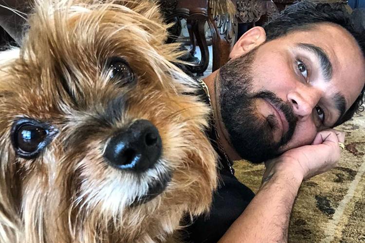 Luciano Camargo diverte os internautas ao fazer relato engraçado sobre o seu cachorro