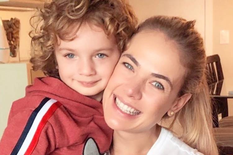 Thais Pacholek, mulher do sertanejo Belutti, emociona ao posar com o filho e se declarar