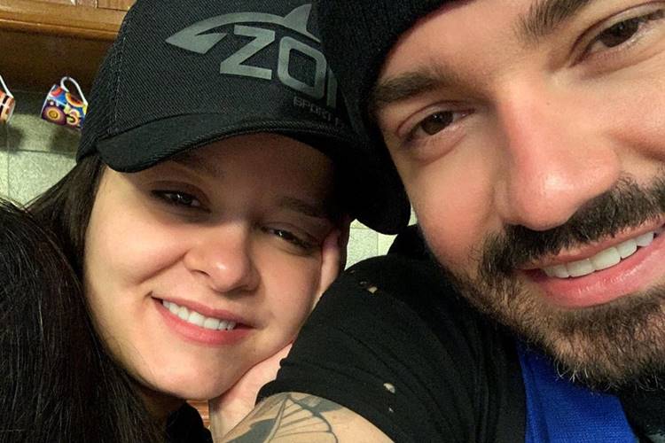 Sertanejo Fernando faz flagra de Maiara na cama durante momento íntimo