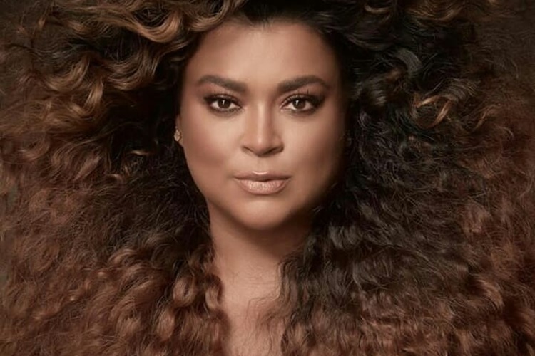Preta Gil surpreende de top less e mega hair; Entenda!
