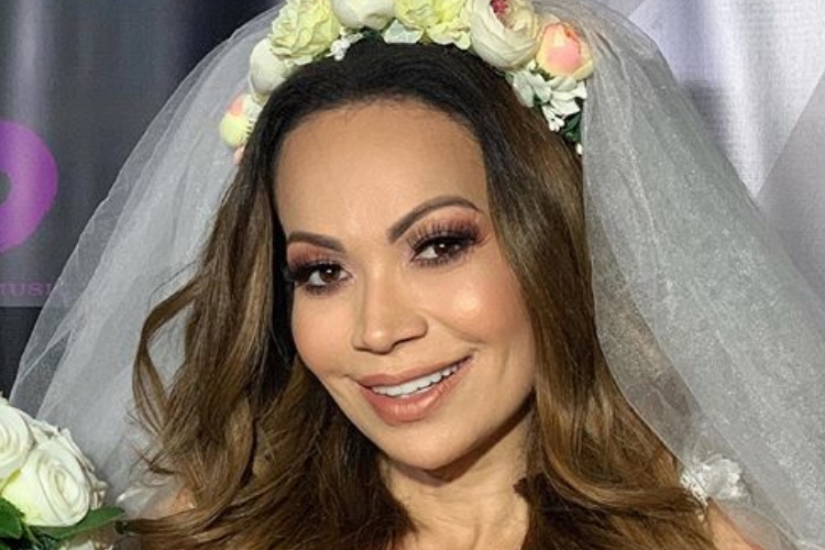 Solange Almeida comemora dois anos de casamento e faz declaração: “Começo da nossa história”