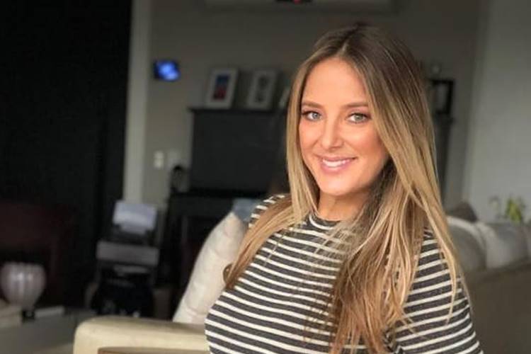 Ticiane Pinheiro posa com os pais e Manuela: “Carinho de avô e avó”