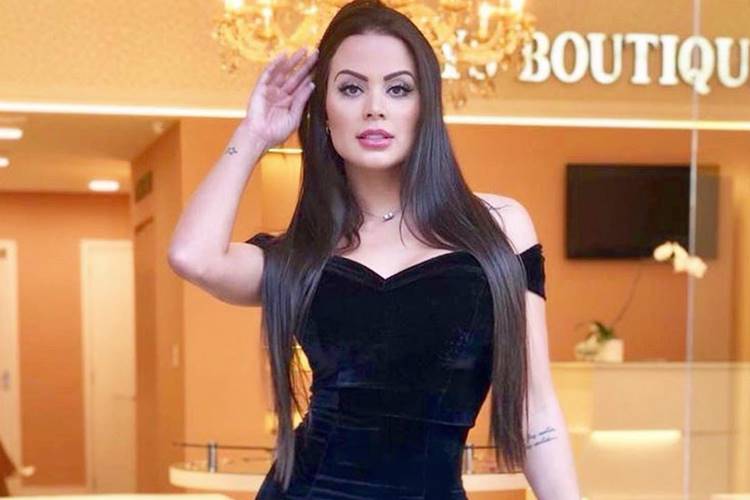 Uau! Victória Villarim exibe as curvas e revela segredinho para reduzir as medidas
