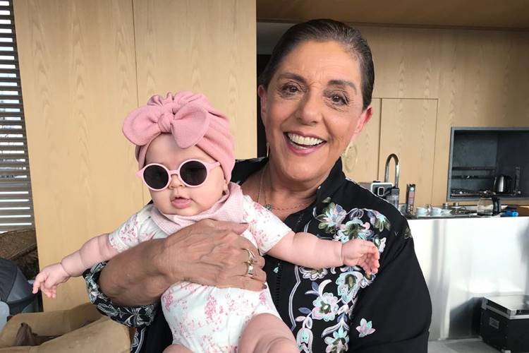 Leda Nagle relembra sua foto de bebê e semelhança com Zoe chama atenção