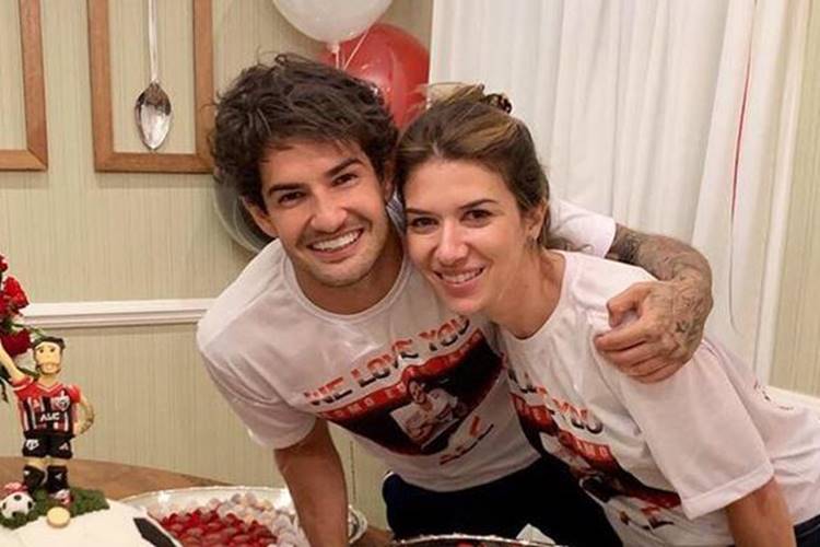 Alexandre Pato e Rebeca Abravanel pagam cirurgia para garoto com doença rara