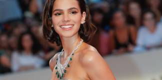 Bruna Marquezine mostra curvas exuberantes em seu closet Bruna Marquezine Instagram