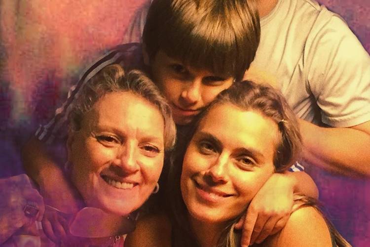 Carolina Dieckmann agradece o carinho recebido após a morte da mãe