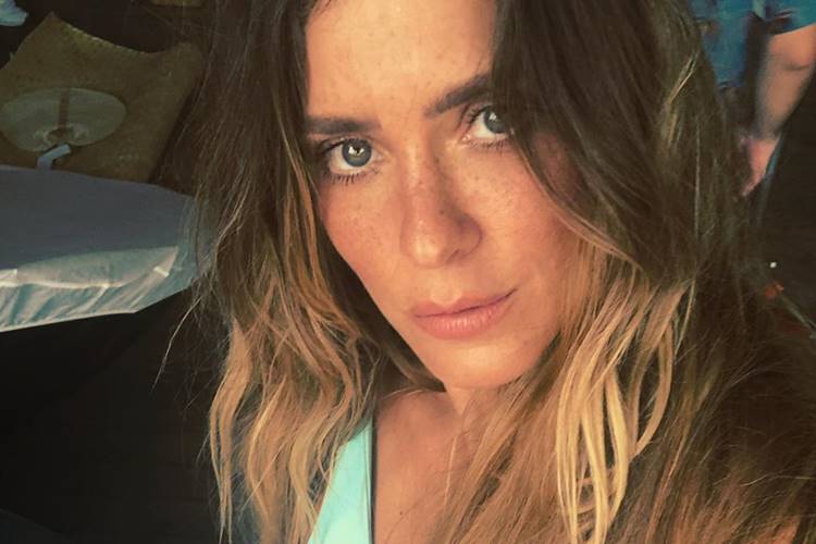 Após críticas, Carolina Dieckmann faz desabafo: “Tem a coragem de se jogar”