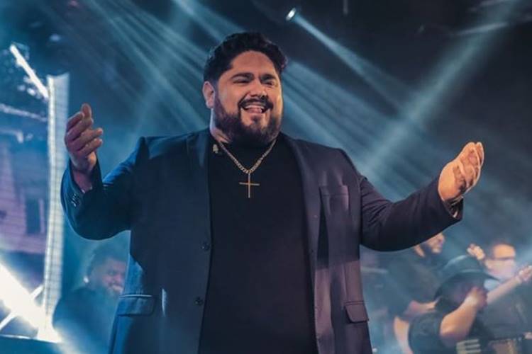 Sertanejo Cesar Menotti impressiona com novo carro: “Meu brinquedo novo”