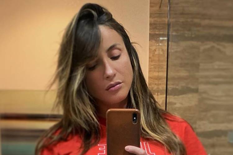 Claudia Leitte mostra momento fofo do filho cuidando da irmã recém-nascida