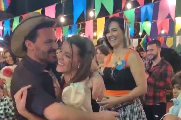 Duda Costa, filha de Eduardo Costa, revela se quer seus pais juntos novamente