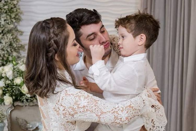 Mulher de sertanejo se pronuncia sobre vídeo íntimo do marido com homens