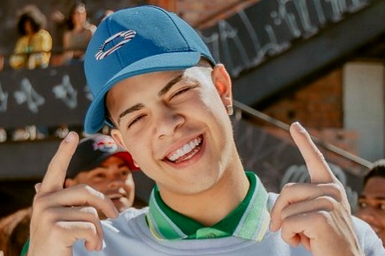 MC Jottapê, ex-Chiquititas, tem ataque de estrelismo e gera confusão durante festival