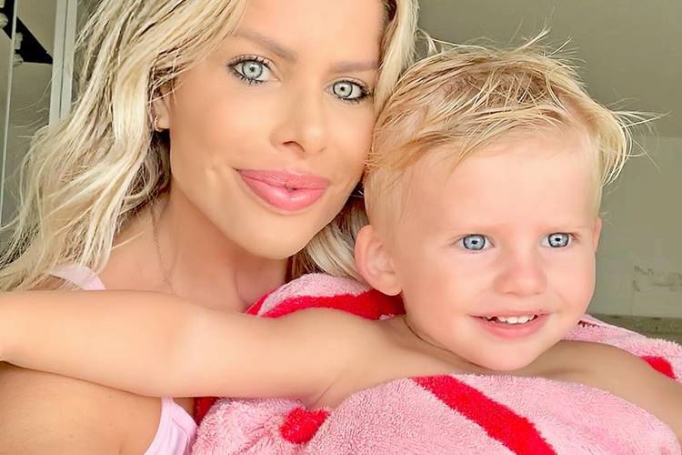 Karina Bacchi relembra click grávida e fala sobre a chegada do filho, Enrico