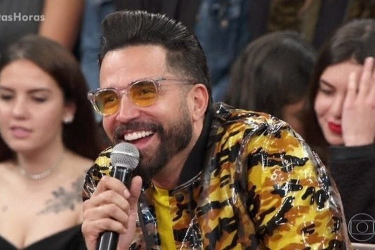 Aos 46 anos, Latino faz anúncio de mudança radical