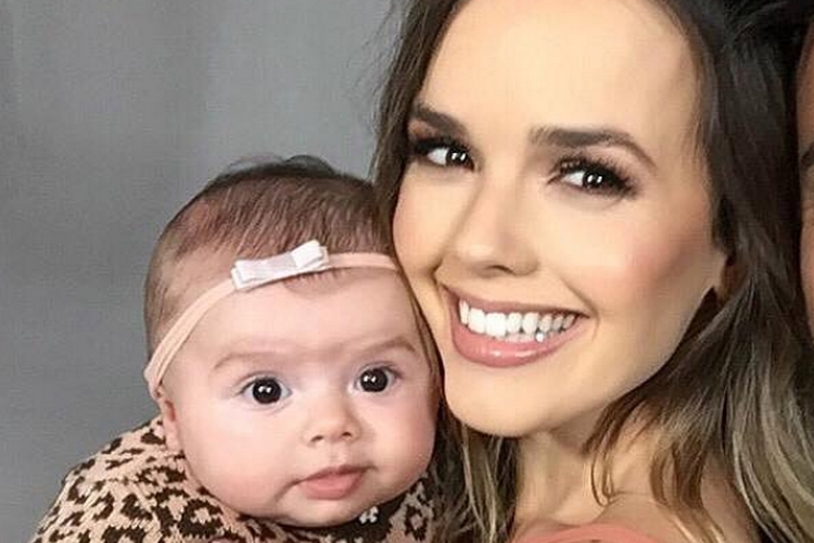 Sertaneja Thaeme Mariôto emociona ao compartilhar conquista inédita da filha, Liz